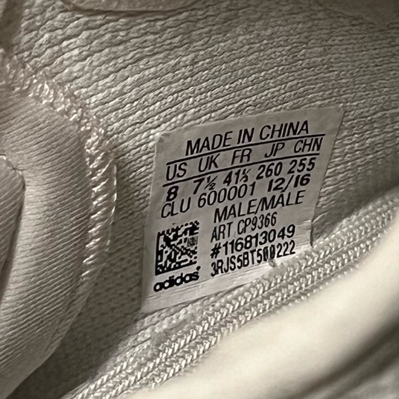 Yeezy (Women Size 8) - Picture 4 of 4